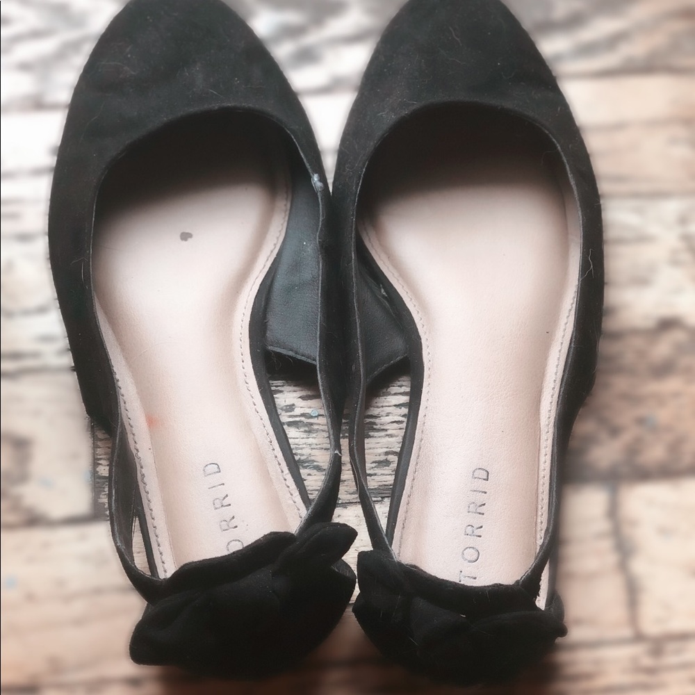 Cute size 9 woman’s black bow flats